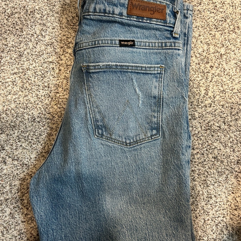 Women’s Wrangler Light Blue High Rise Rodeo Straight Crop Denim Jeans